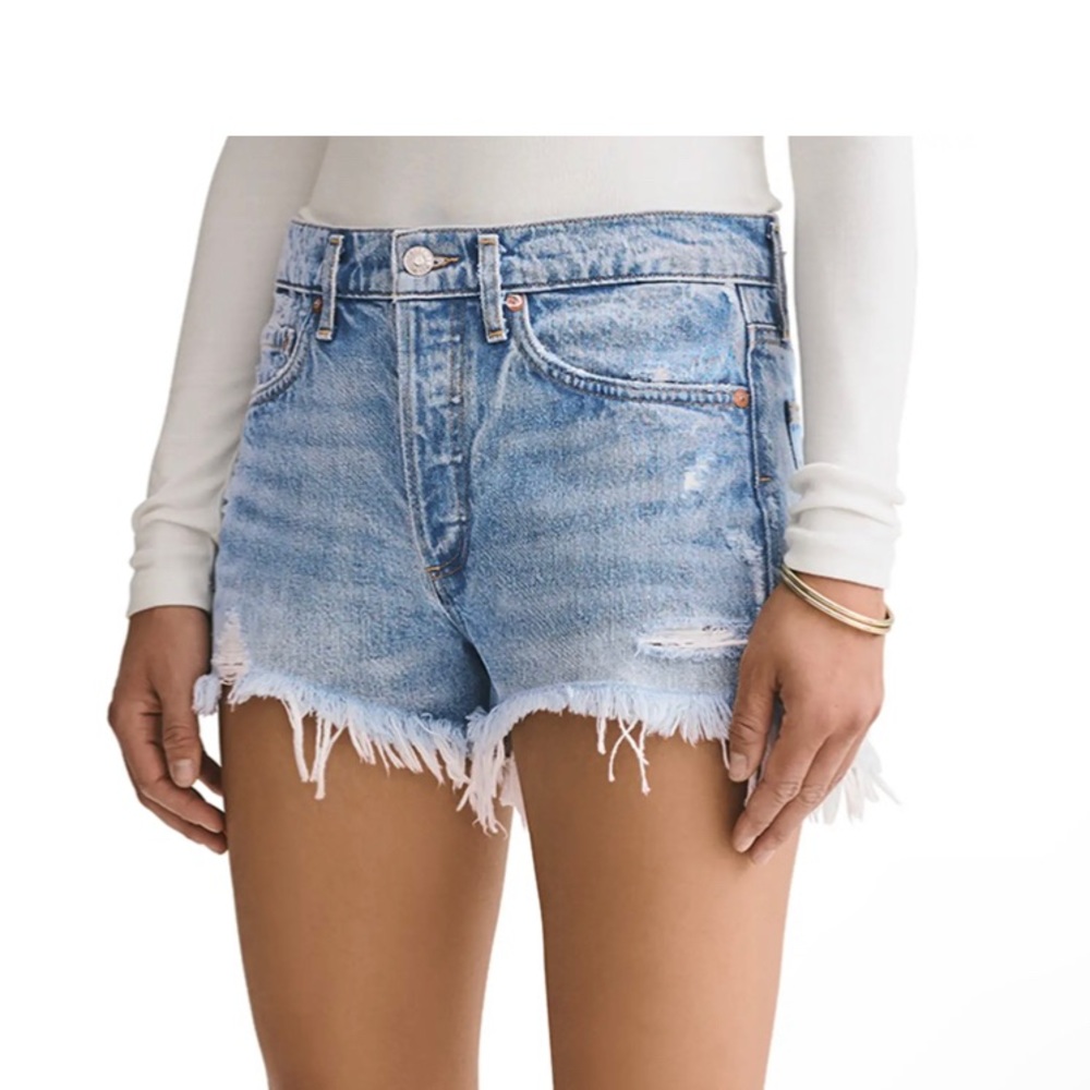 AGOLDE vintage denim shorts frayed-hem. Light blue